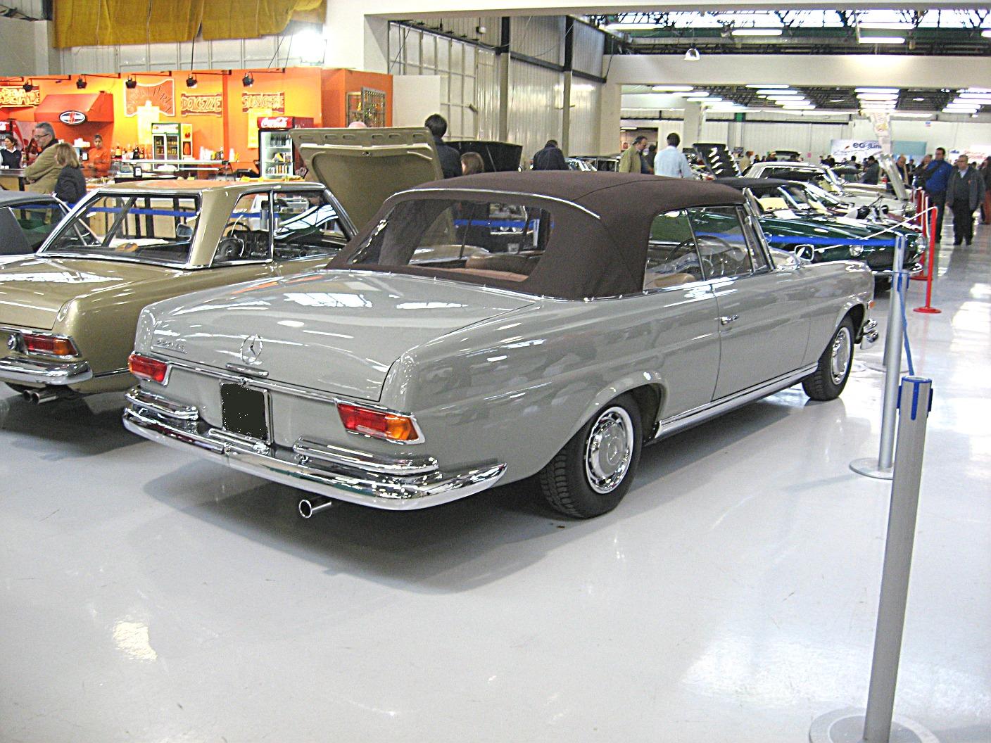 Mercedes-Benz 220 SE Cabriolet