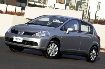 Nissan Tiida ST 18