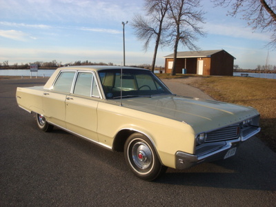 Chrysler Newport 4dr