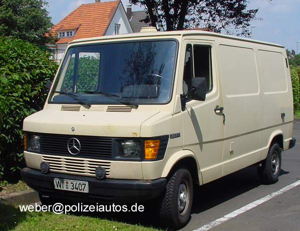 Mercedes-Benz 207D