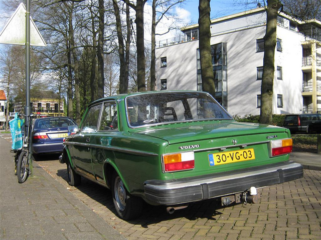 Volvo 242L