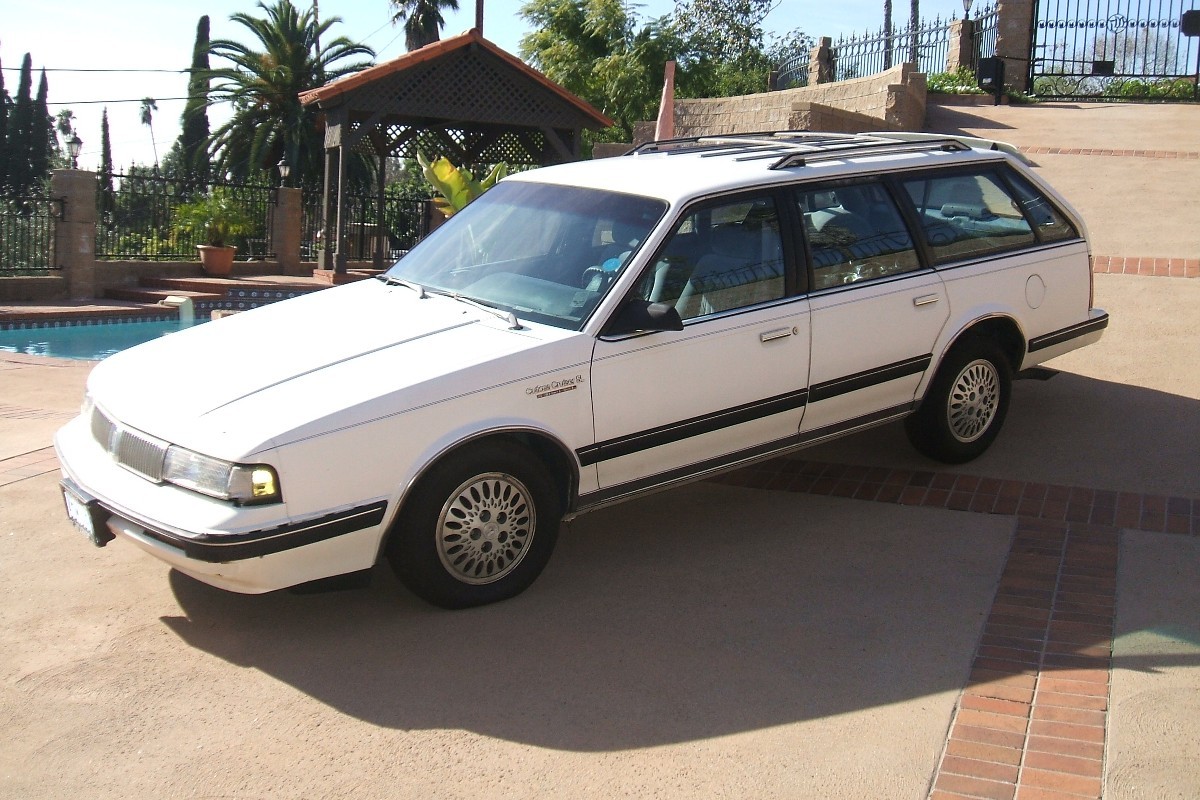 Oldsmobile Cutlass Cruiser wagon