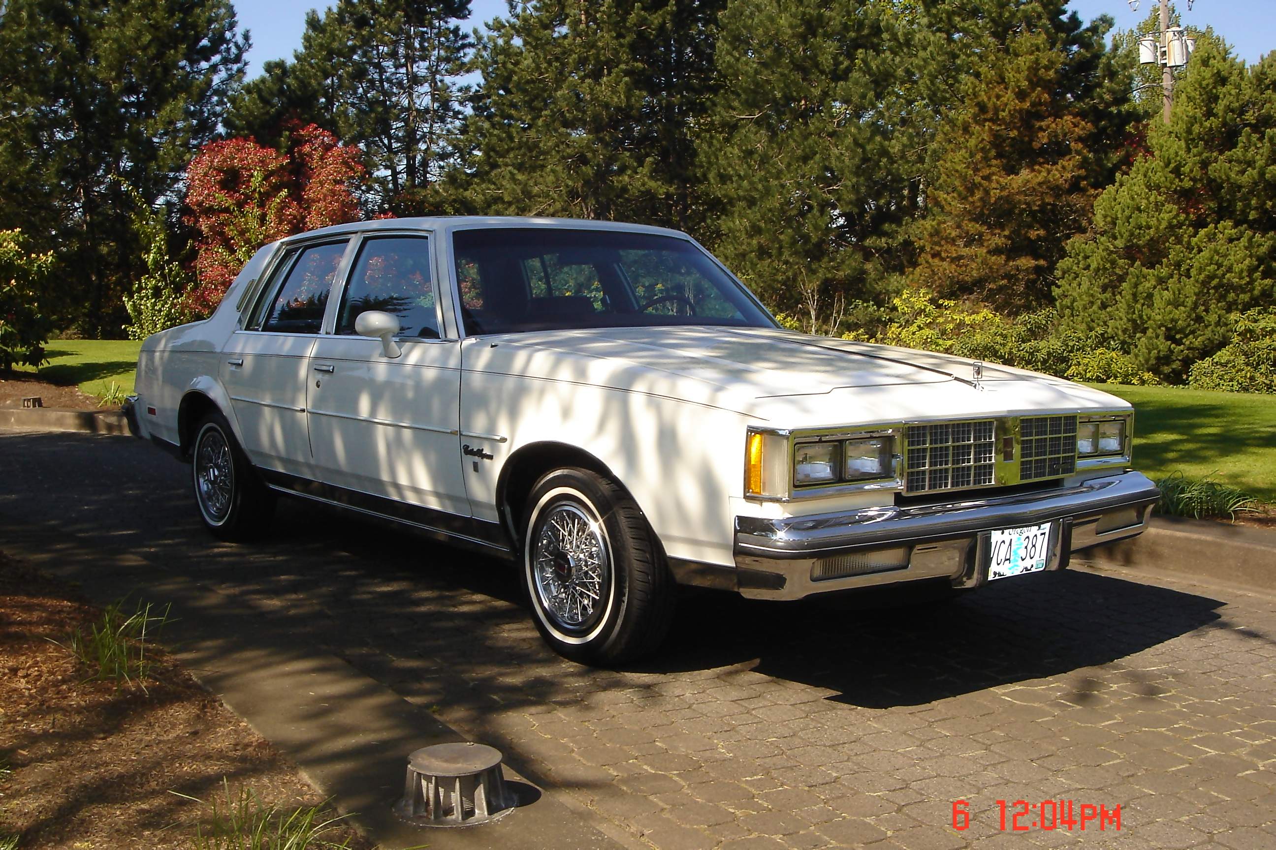 Oldsmobile CUTLASS SUPREME BROUGHAM