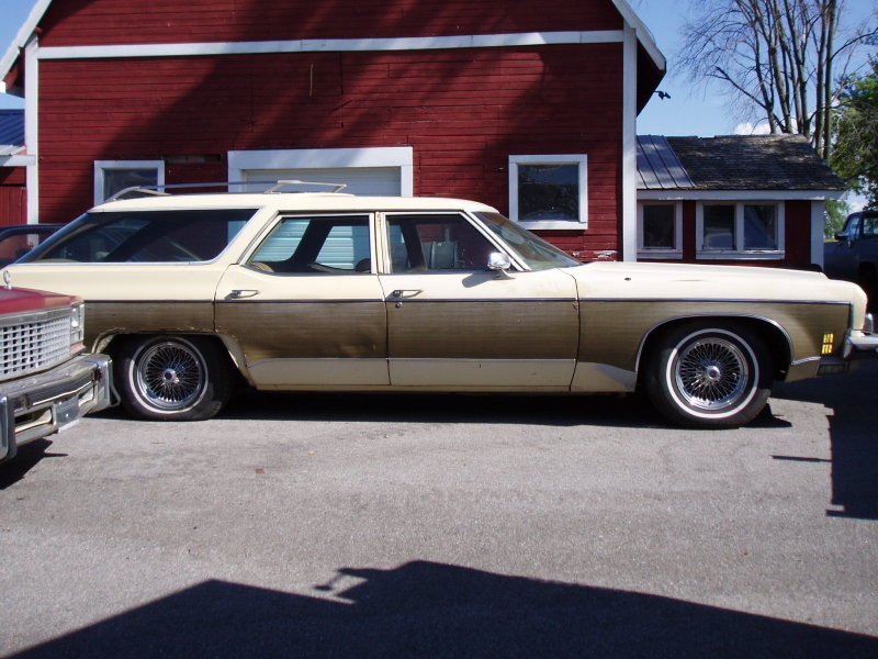 Oldsmobile Custom Cruiser wagon