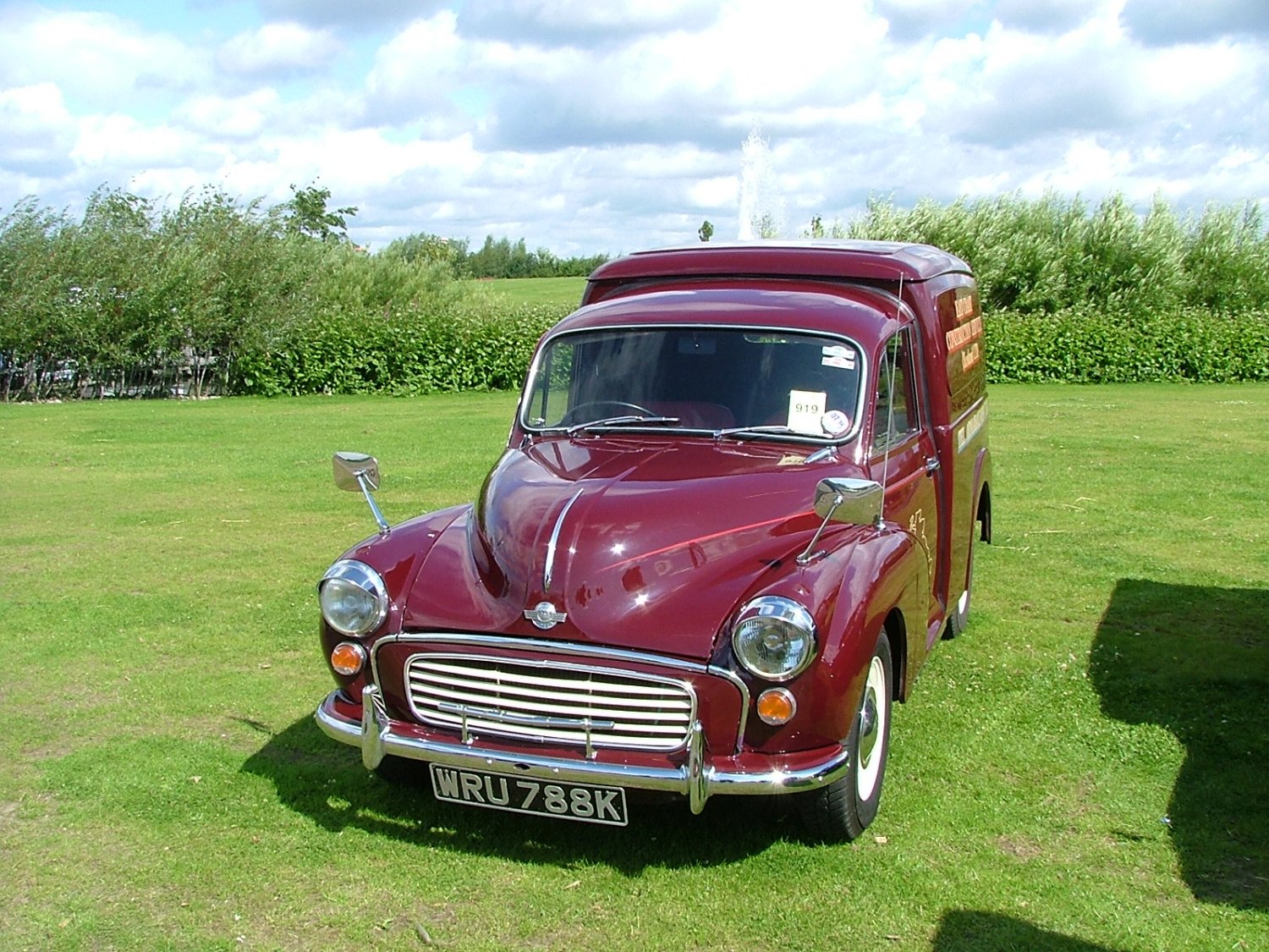 Morris Minor 1000 van