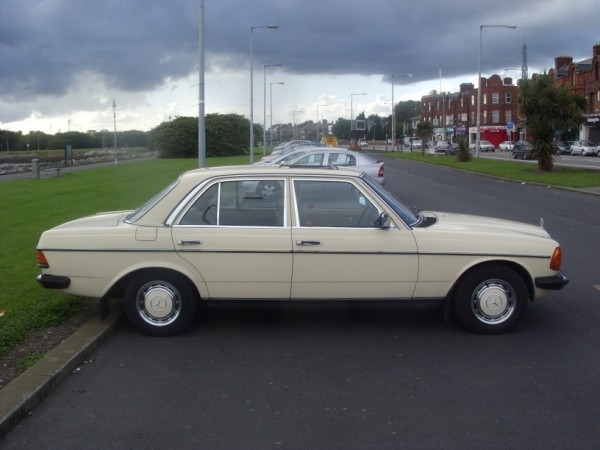 Mercedes-Benz 230 E