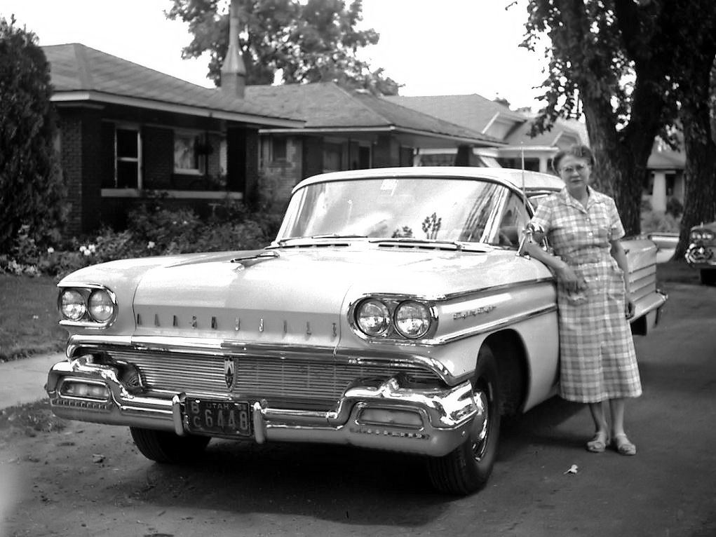 Oldsmobile 88 4-dr Sedan