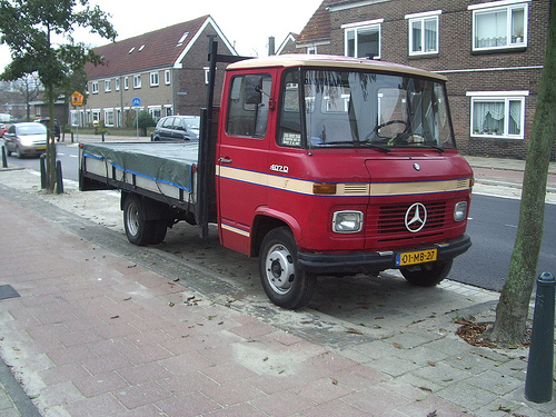 Mercedes-Benz L407