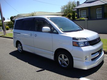 Toyota Voxy Aero Toyota Voxy Aero