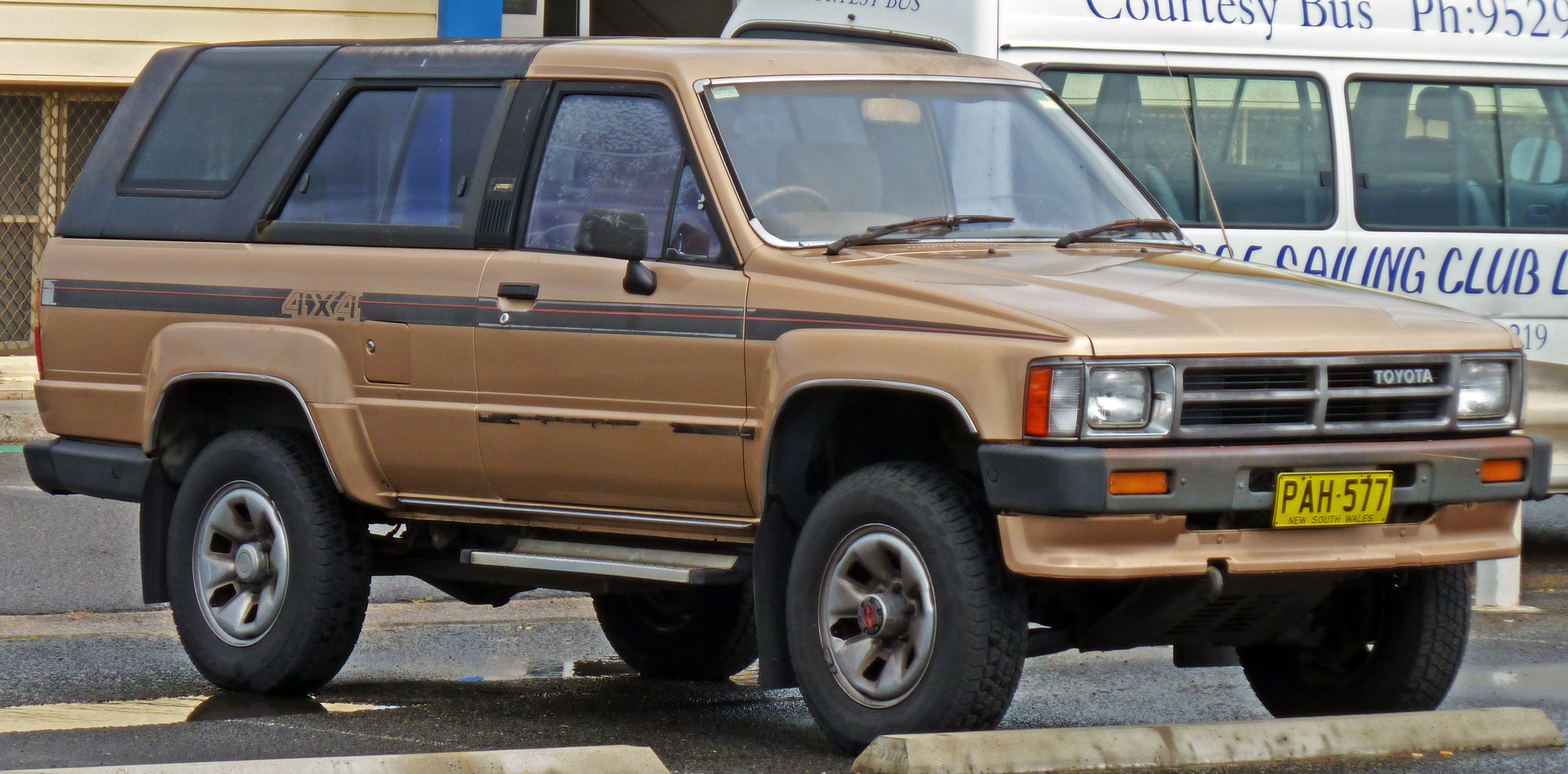 Toyota Hilux 28D SR5