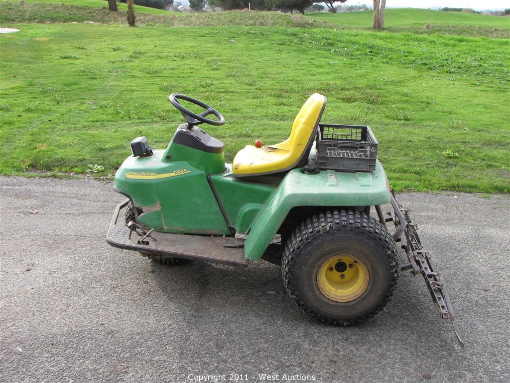 John Deere 1200A