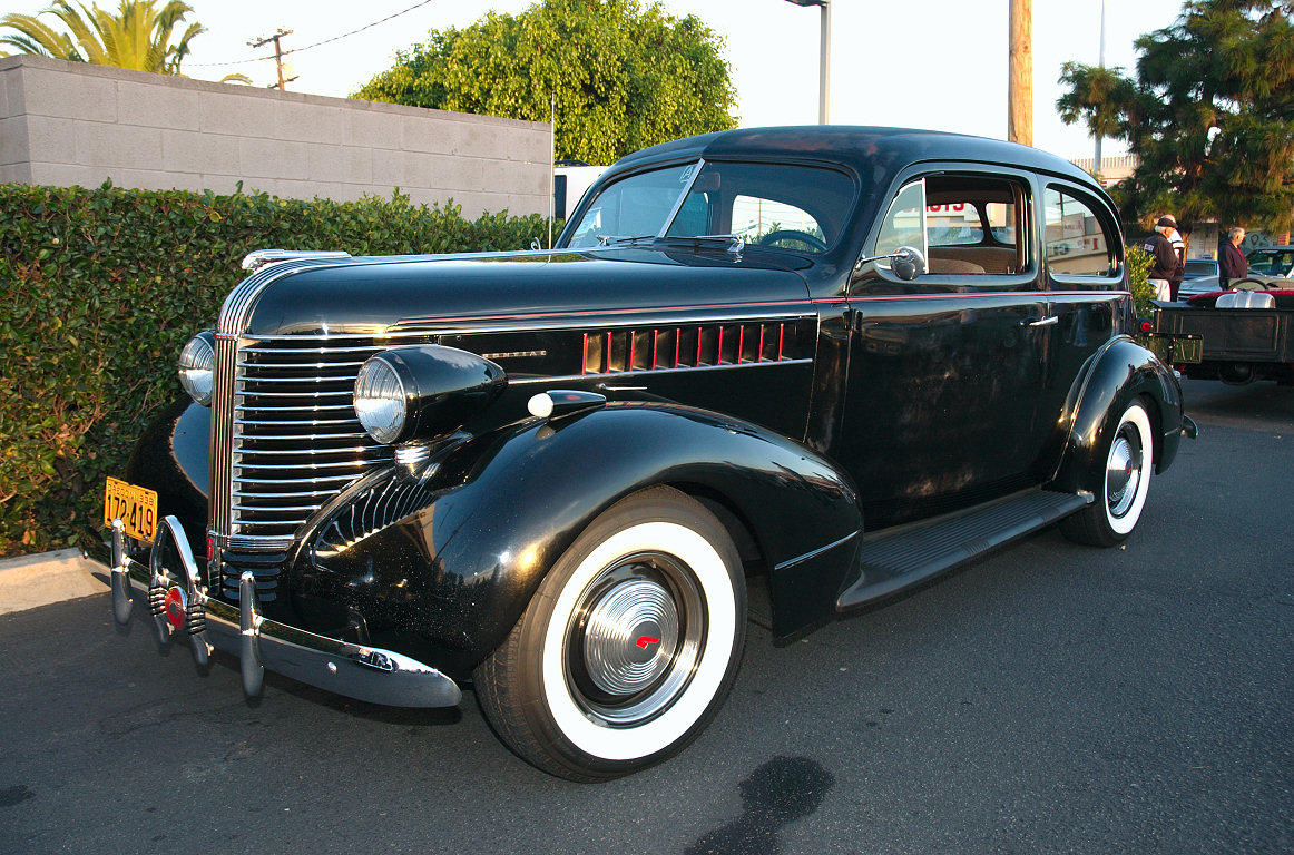 Pontiac 2 dr sedan