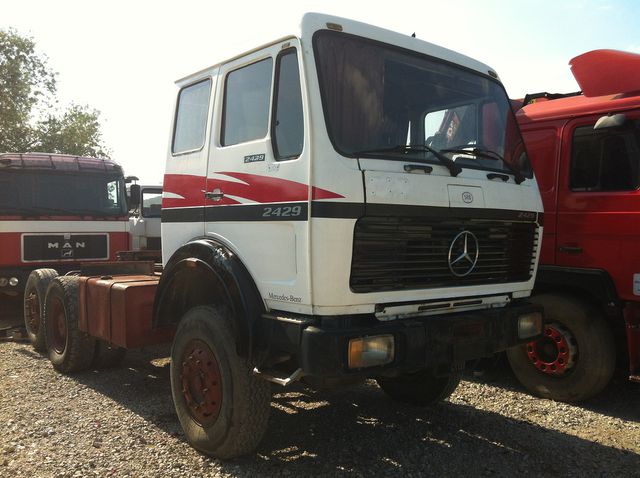 Mercedes-Benz 2229