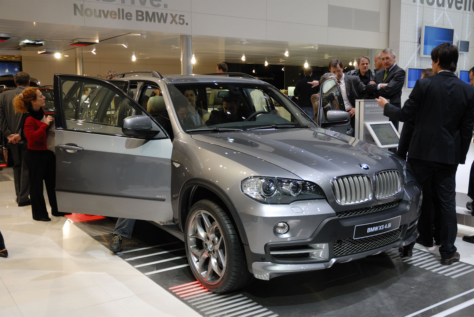 BMW X5 48i