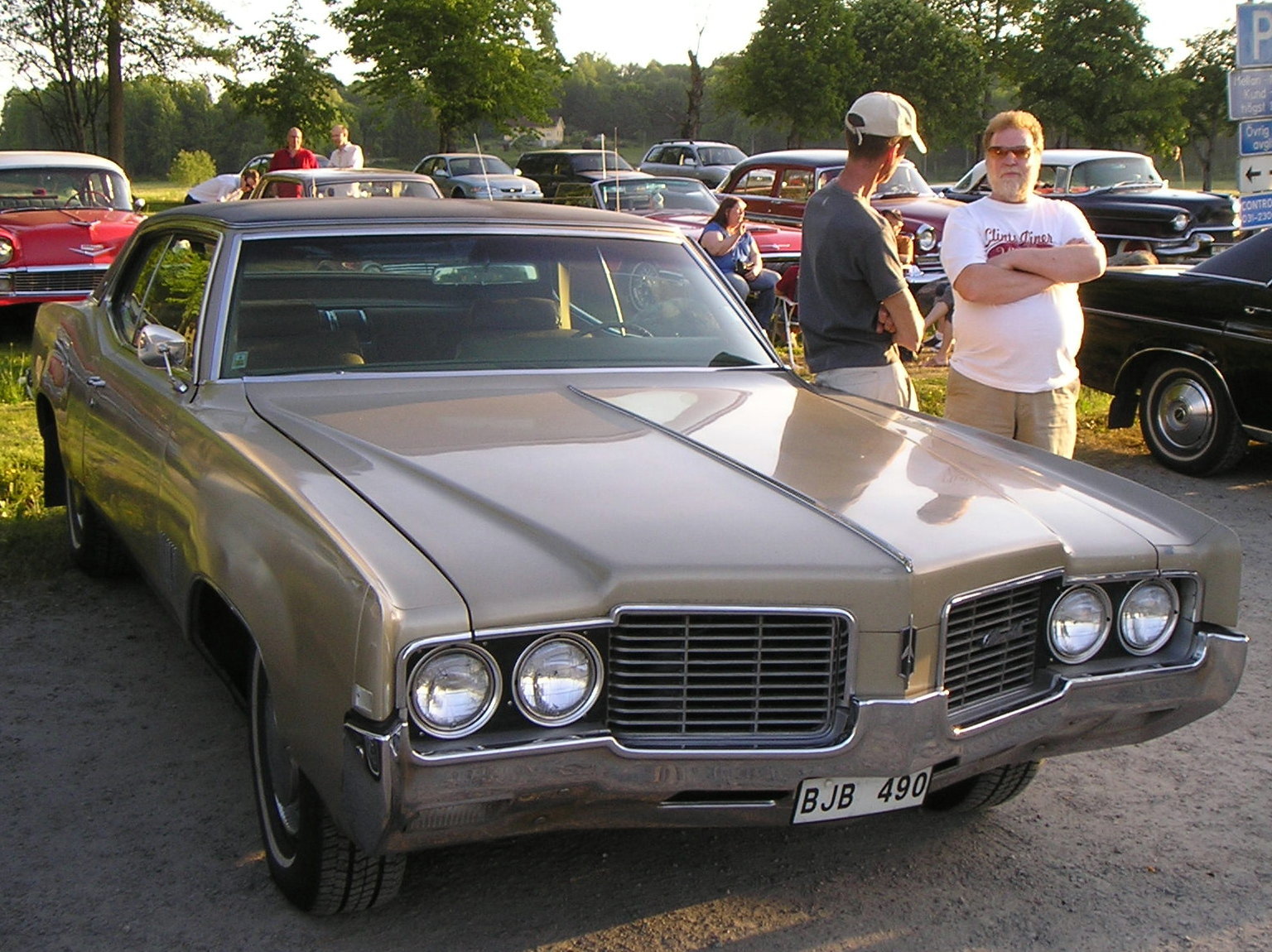 Oldsmobile Delta 88 Royale 2dr HT