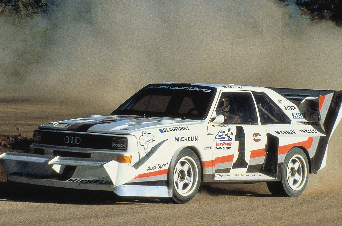 Audi quattro s1 красная обои