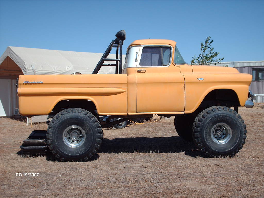 GMC 100 Fleetside pickup