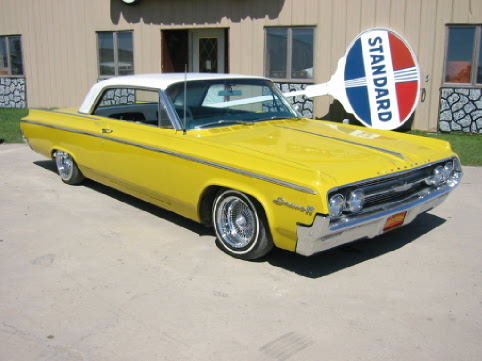 Oldsmobile Dynamic 88 2dr HT