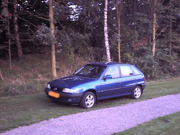 Opel Astra 16i