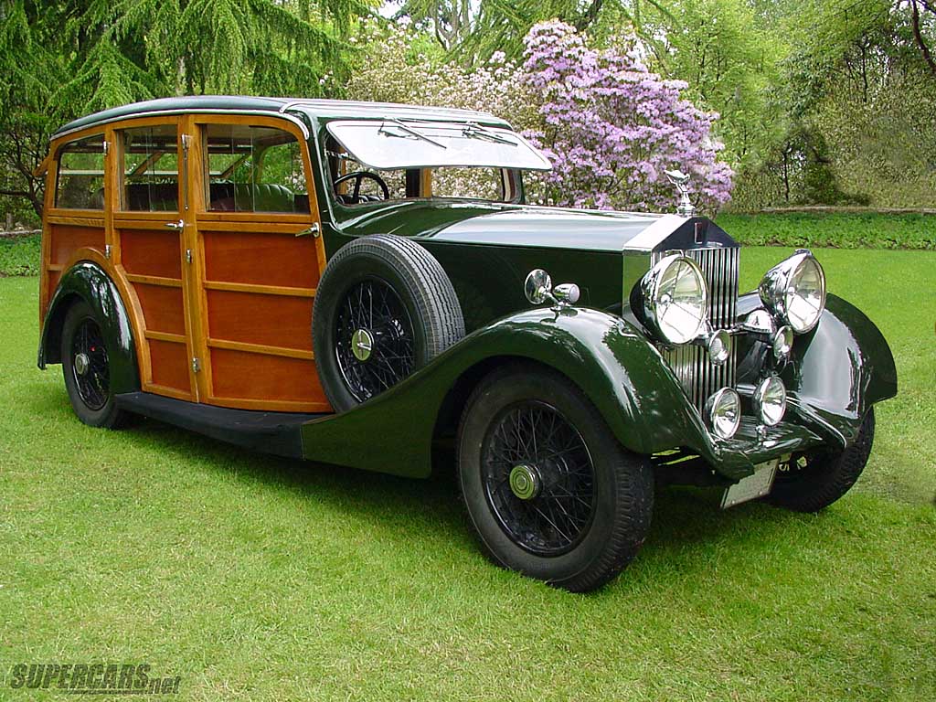 Rolls Royce 2025 sports sedan