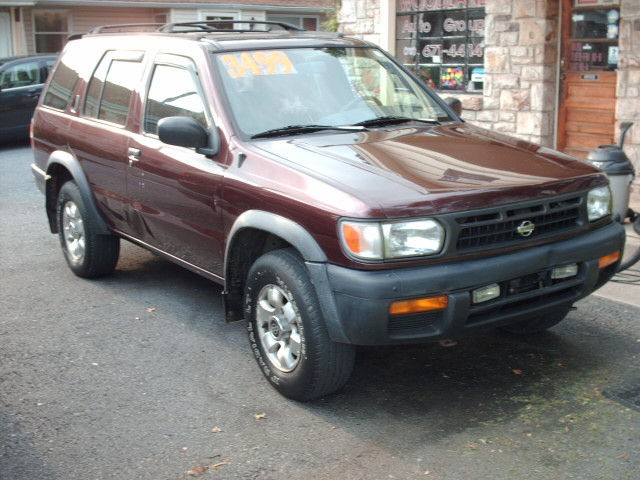 Nissan Pathfinder 30 SE V6