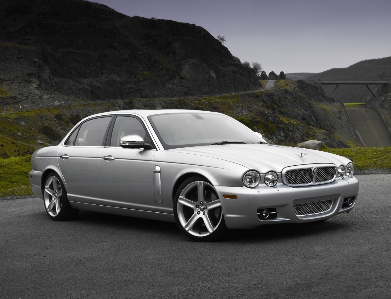 Jaguar XJ Vanden Plaspicture 6 , reviews, news, specs, buy car