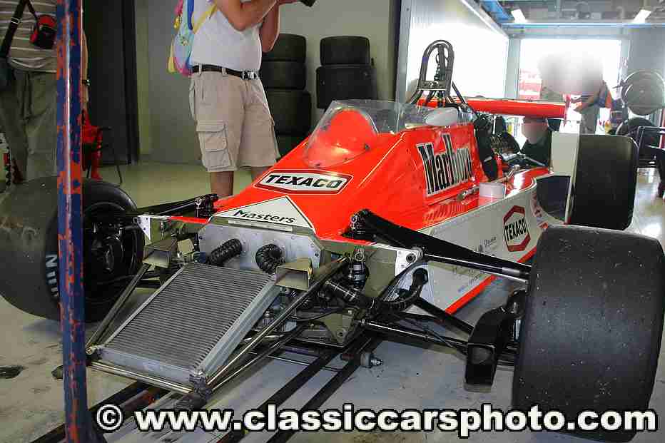 McLaren M26