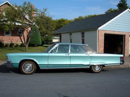 Chrysler New Yorker sedan