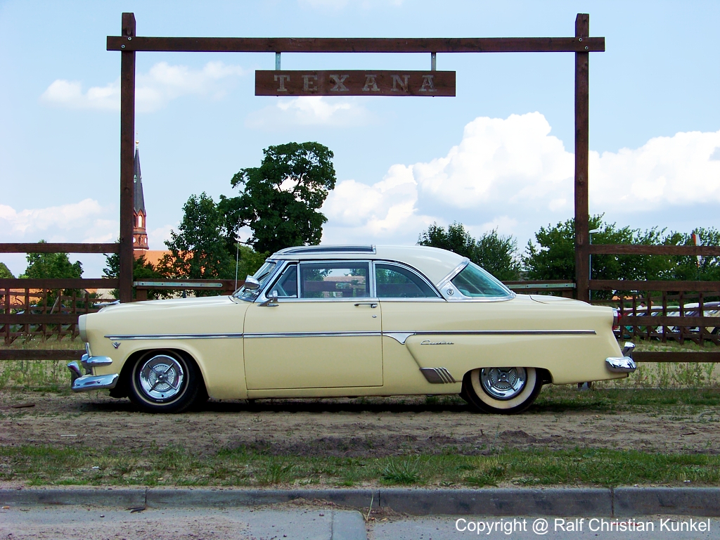 Ford Crestline Skyliner