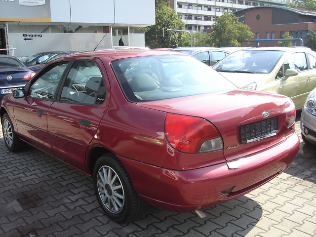 Ford Mondeo 20 GLX