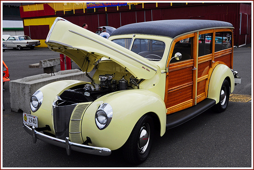 Ford Deluxe Woody