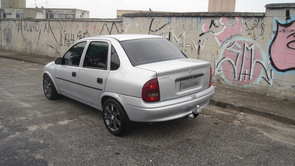 Chevrolet Corsa Sedan 18