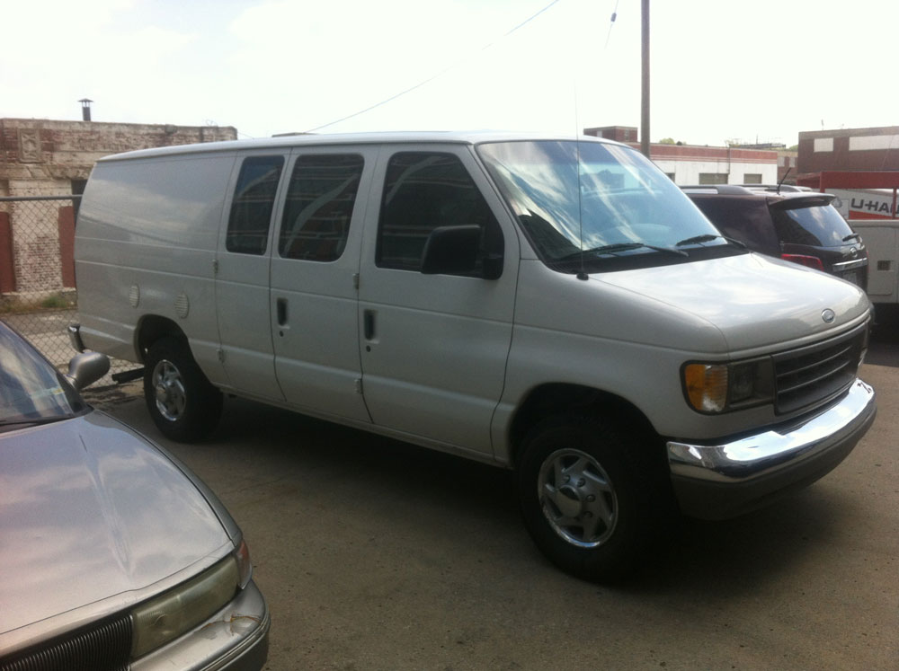 Ford E-350 XL