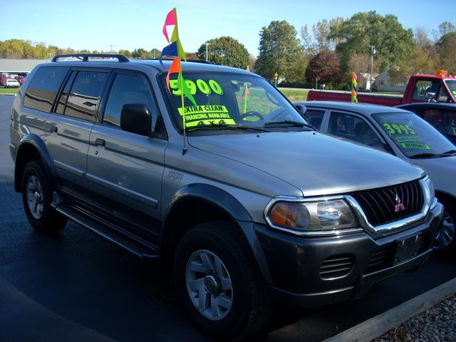 Mitsubishi Montero Sport XLS 4WD