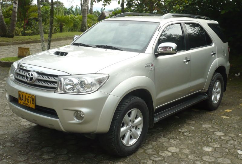 Toyota Fortuner SRV 30 D-4D