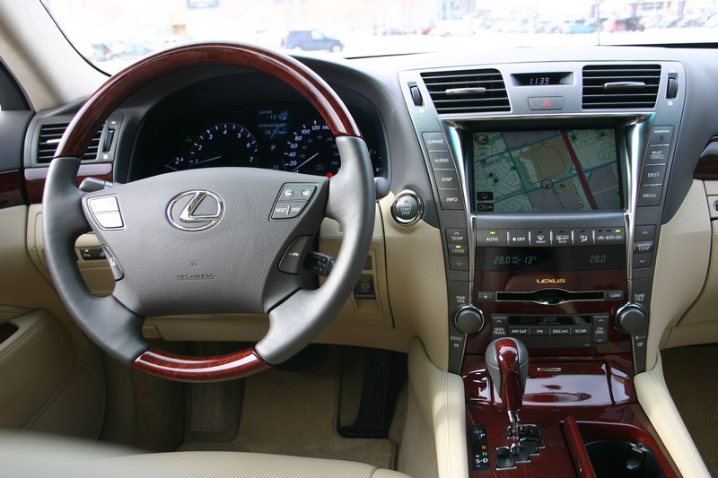 Lexus LS460L