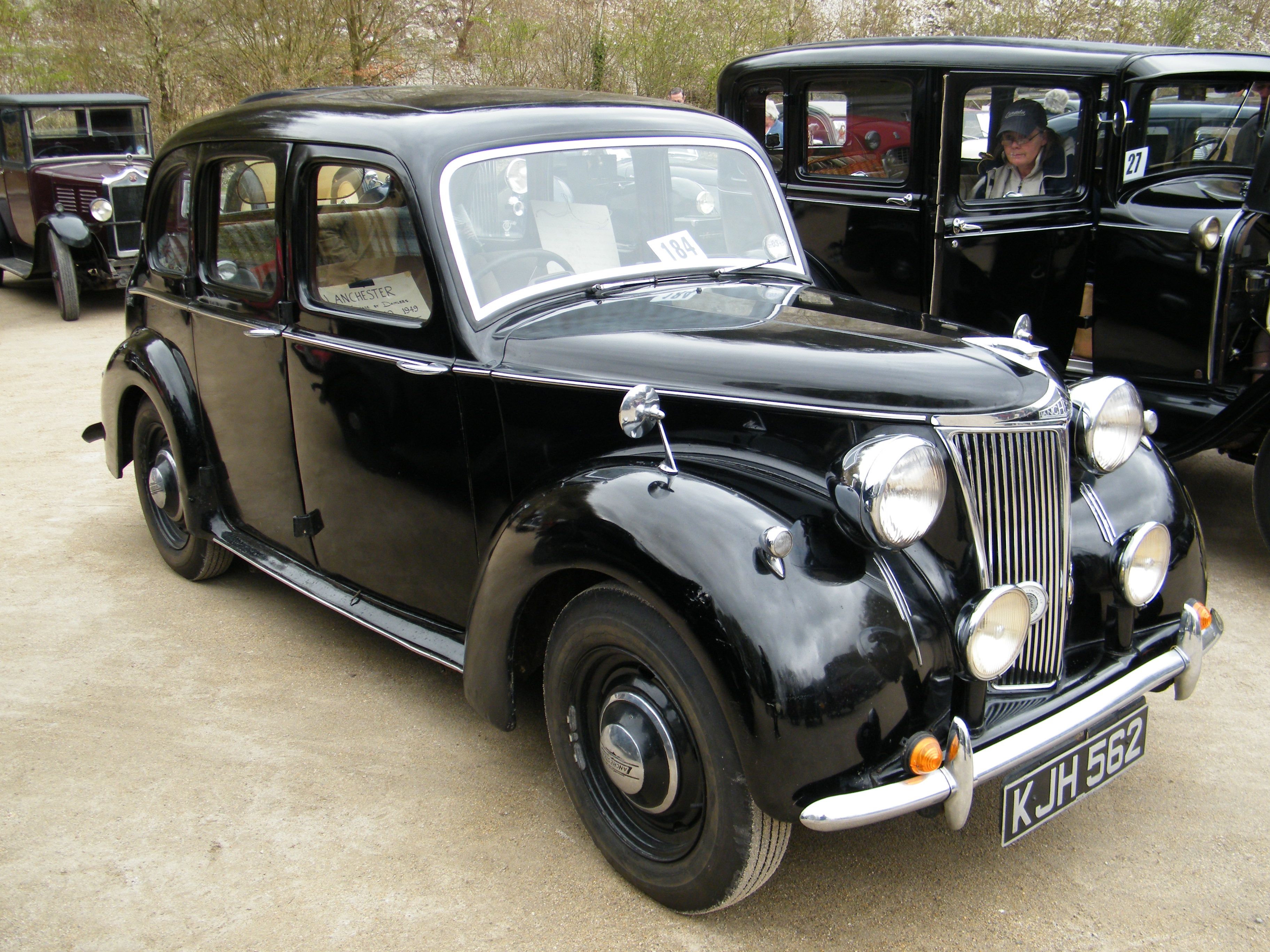 Lanchester LD10 saloon