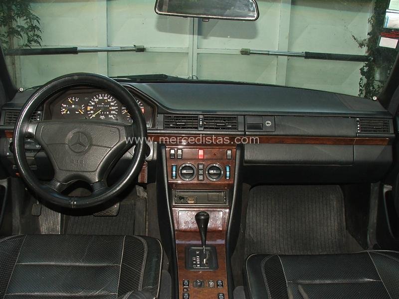 Mercedes-Benz 220E