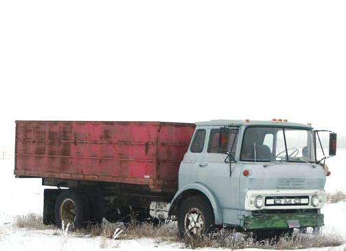 International Harvester 1700 tilt cab