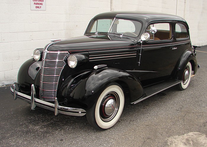 Chevrolet Master de Luxe 2dr town sedan