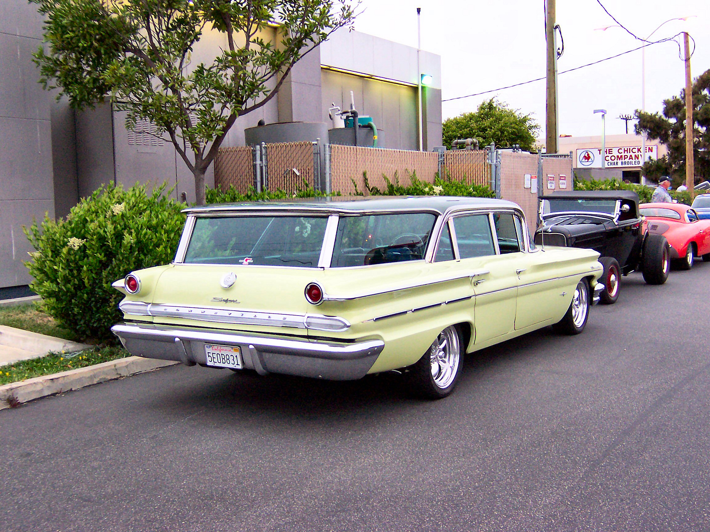 Pontiac Bonneville wagon