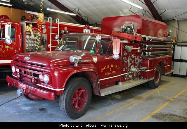 Ford F-700 Pierce pumper