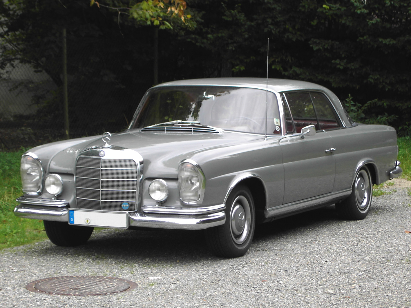 Mercedes-Benz 280 SE coupe