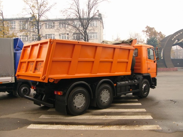 MAZ 650136