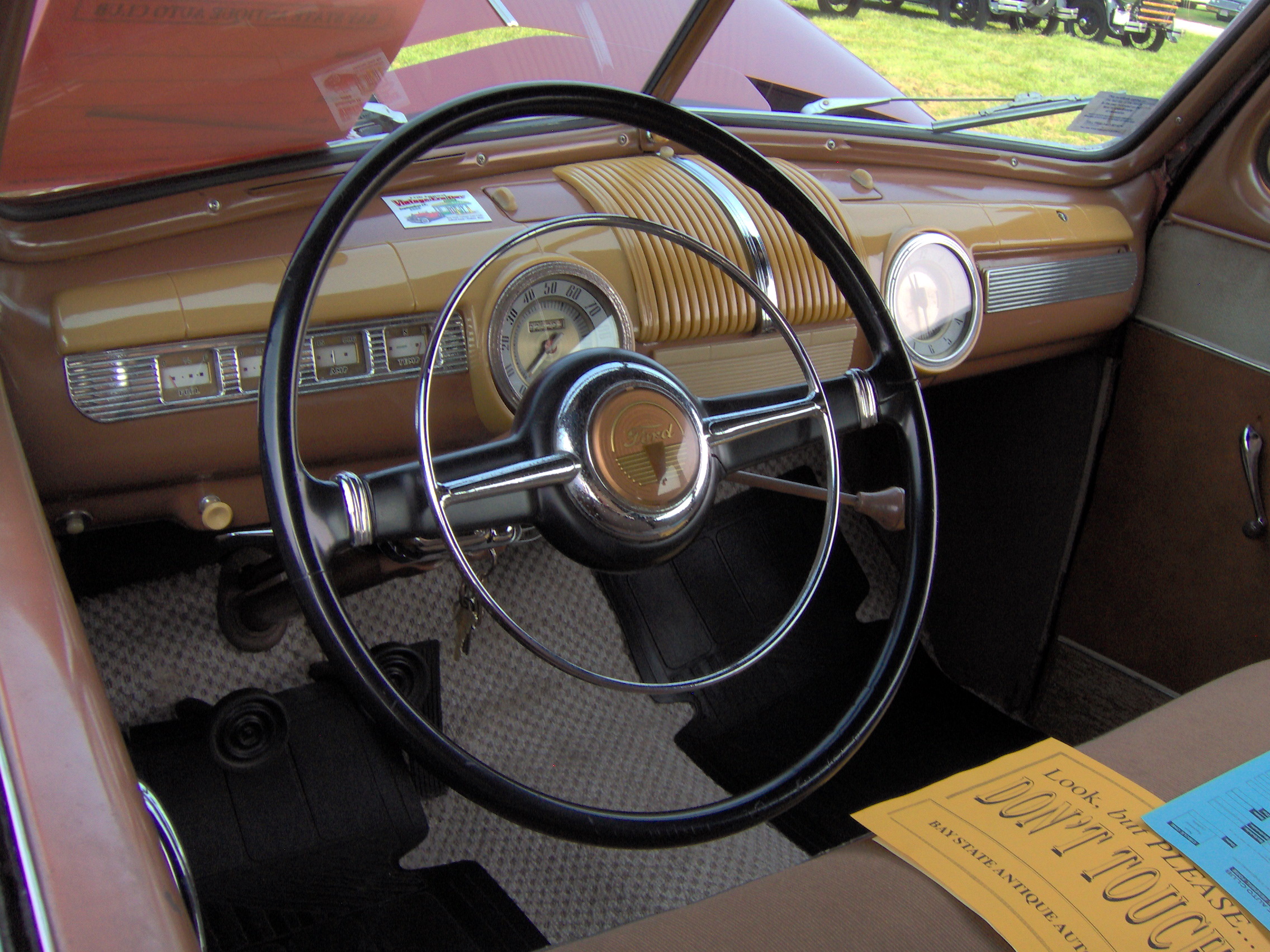 Ford Super De Luxe coupe