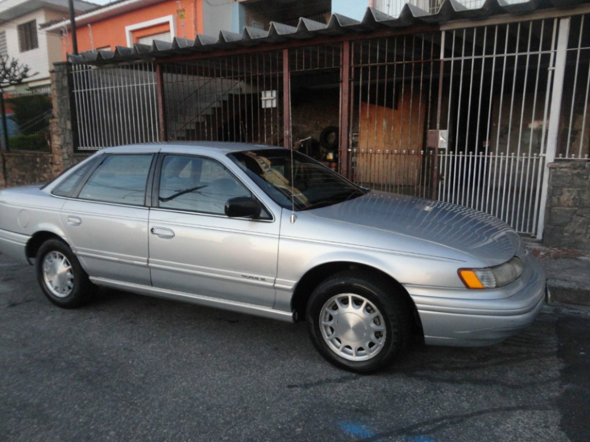 Ford Taurus GL 30