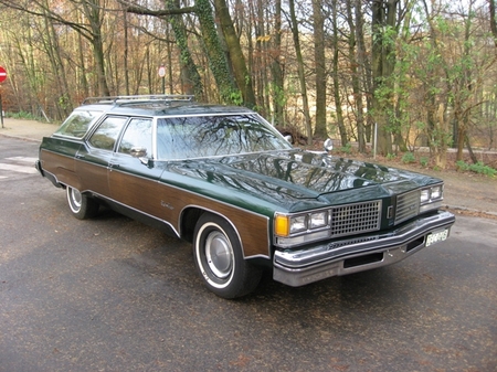 Oldsmobile Custom Cruiser wagon