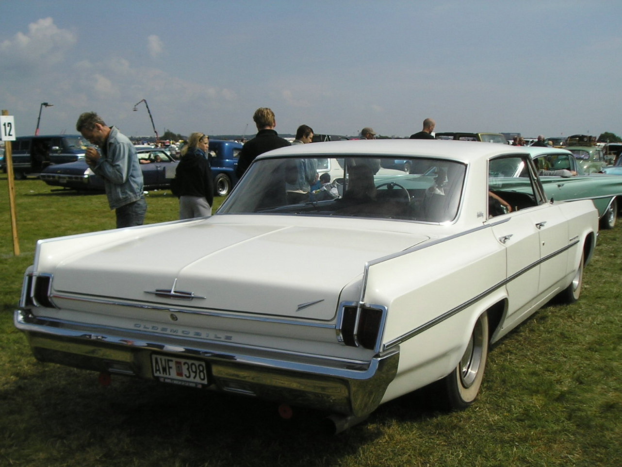 Oldsmobile 88 4dr HT