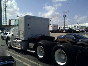 Freightliner FLD120 Conventional Class