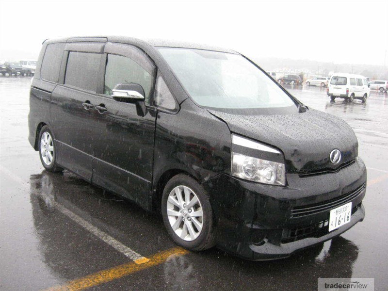 Toyota Voxy Aero